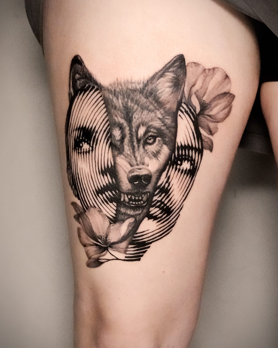 Tattoo by Peu Gaudenz — cara halftone lobo